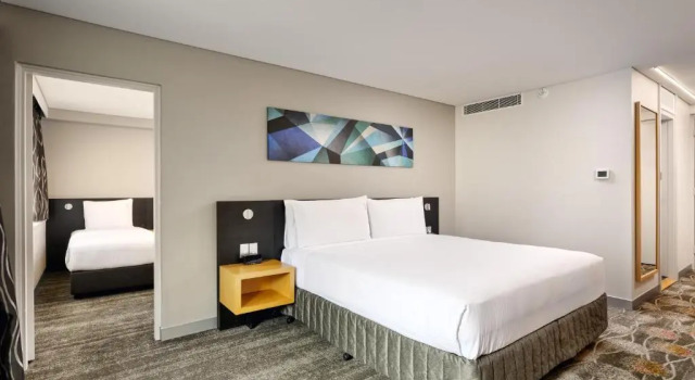 Четырёхместный номер Premium Holiday Inn Perth City Centre by IHG