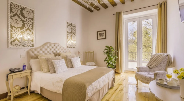 Студия Oriente Palace Apartments