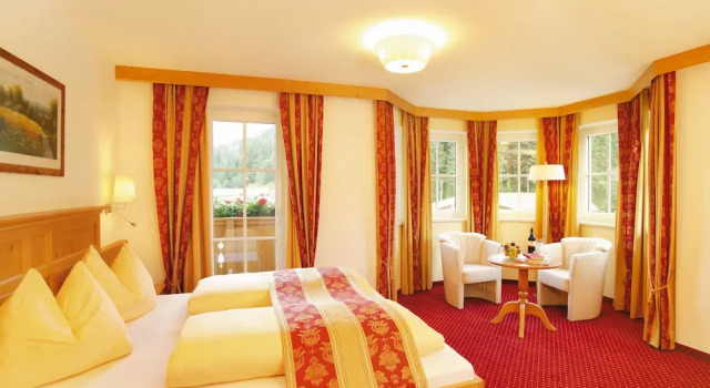 Двухместный номер Superior с балконом и с видом на горы Alpenherz Hotel Garni