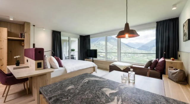 Полулюкс с балконом Vinea - Suites