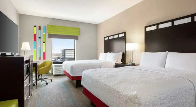 Четырёхместный номер Standard Hampton Inn & Suites York South