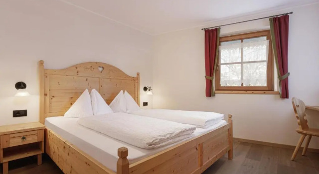 Семейный люкс с 2 комнатами Chalet Tyrolian Apartments - by Familiaris - Pools 500 meters