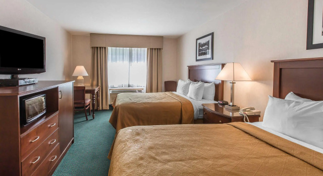 Четырёхместный номер Standard Quality Inn & Suites Steamboat Springs