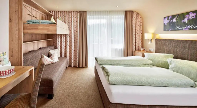Семейный номер Standard с балконом Hotel Hubertus