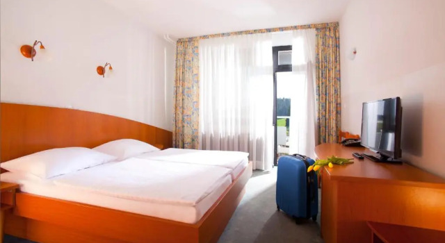 Двухместный номер Standard с балконом Hotel Vesna