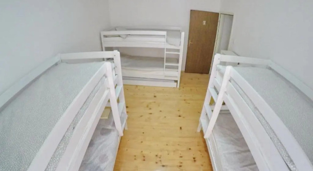 Кровать в общем номере Mostar Downtown Hostel