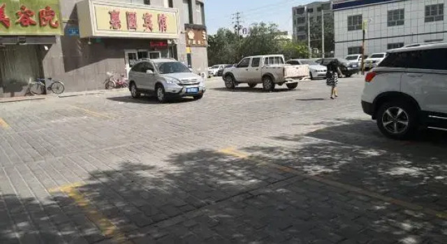 Huiyuan Hotel, Rezerwuj Hotel Hotele w Korla z parkingiem, Parking
