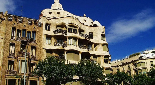 Pleasant Studio With Balcony Close to Camp Nou - Barcelona !