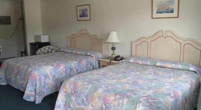 Round-Up Motel, Book Motel 70 Mile House Canada