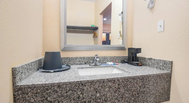 Люкс Standard OYO Hotel Adairsville Calhoun South I-75