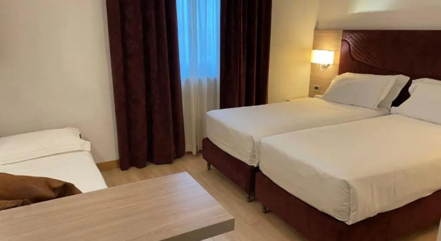 Трёхместный номер Hotel Omnia