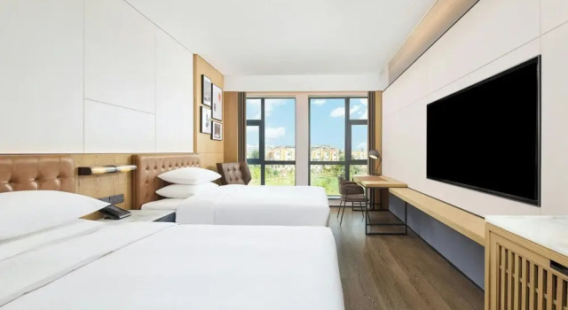 Четырёхместный номер Comfort с видом на внутренний двор Four Points by Sheraton Kunming Changshui Airport