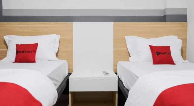 RedDoorz Plus near Taman Anggrek Mall