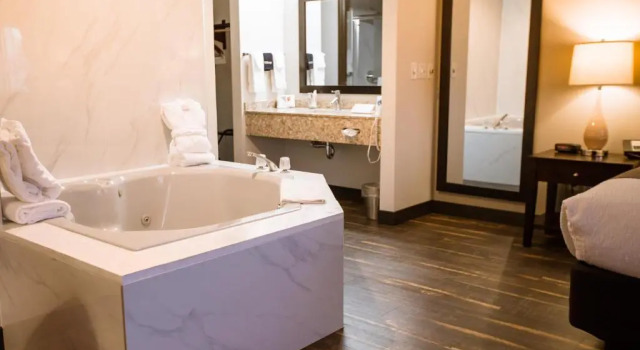 Люкс Ten Pin Inn & Suites