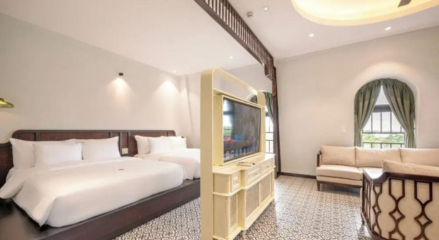Семейные апартаменты с балконом и с видом на город JULIEs HOUSE - A LUXURY APARTMENT IN HUE