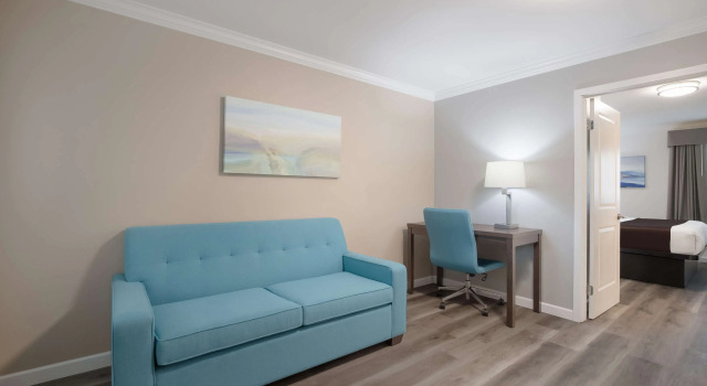 Двухместный люкс SureStay Plus Hotel by Best Western Upland - Ontario North
