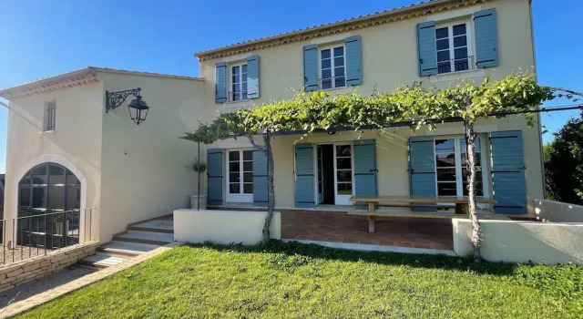 Коттедж Farmhouse With Swimming Pool in Provence