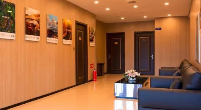 Super 8 Select Hotel (Bayi Road, Shanghai New High-speed Railway Station), Book Hotel Hoteller i Fuxin med parkering, Parkering