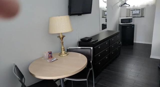 Четырёхместный номер Standard Hilltop Motel