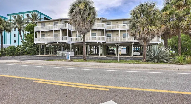 Sea La Vie: Sunny Indian Rocks Beach Condo!