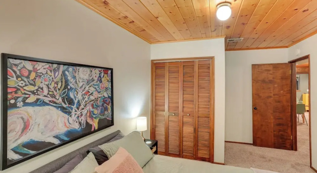 Коттедж с 3 комнатами Crestline Cabin: Mountain Views & Fire Pit!