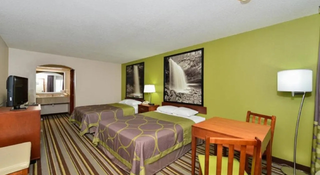 Четырёхместный номер Standard Super 8 by Wyndham Clarksville Northeast