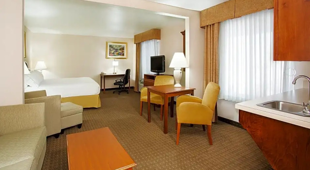 Одноместный люкс Holiday Inn Express Hotel & Suites Marion by IHG