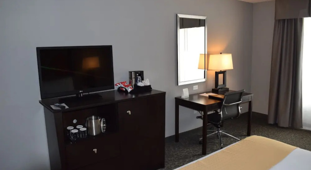 Двухместный номер Standard Holiday Inn and Suites East Peoria by IHG