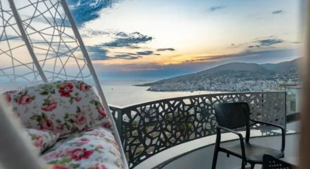Suite Keller mit Balkon Arrei Hotel