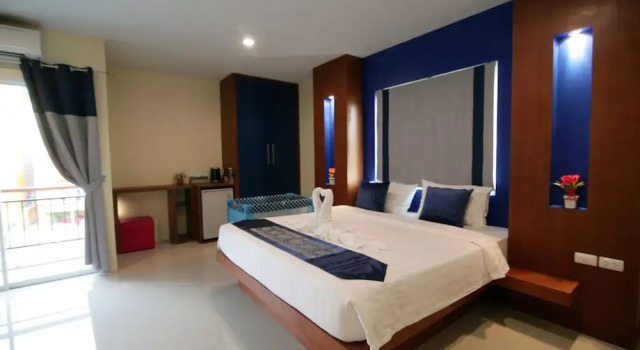 Семейный номер Standard с балконом Calypso Patong Hotel