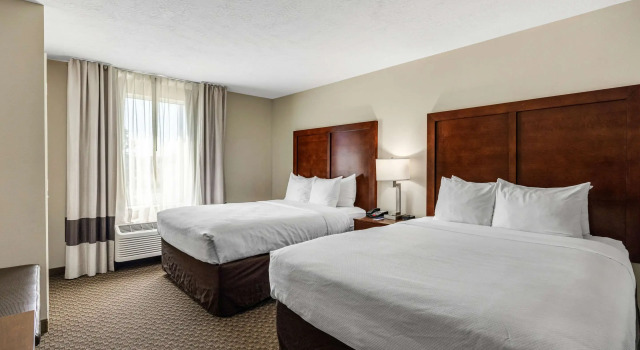Четырёхместный люкс Comfort Inn & Suites Logan Near University