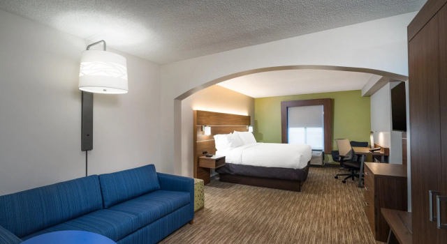 Двухместный люкс c 1 комнатой Holiday Inn Express Hotel & Suites Louisville East by IHG