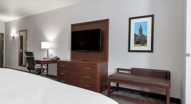 Четырёхместный номер Standard Comfort Suites Paducah Mall Area
