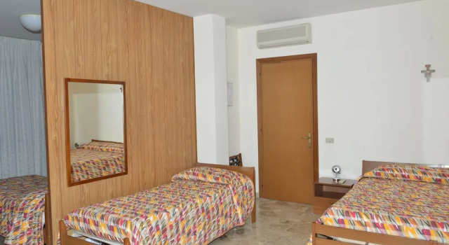 Четырёхместный номер Standard с балконом Hotel Santa Maria