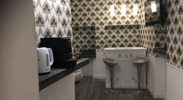 WELLNESS HM wellness home By Dimorra, Забронировать Отель Отели Неаполя с парковкой, рядом с Ospedale degli Incurabili, Парковка