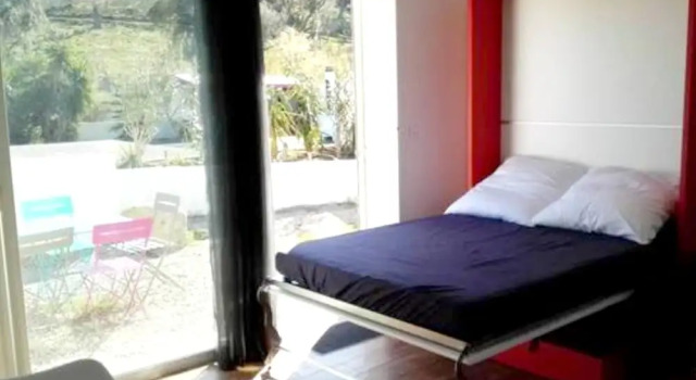 House with One Bedroom in Prunelli-Di-Fiumorbo, with Pool Access And Enclosed Garden - 5 Km From the Beach, Rezerwuj Hotel Hotele w Korsyka z parkingiem, Parking
