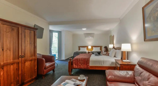 Семейный номер Standard Burnett Riverside Hotel