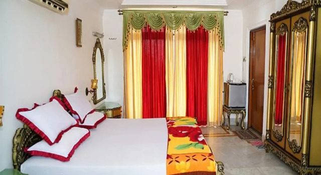 Camera Deluxe FabHotel Prime Indeedcare