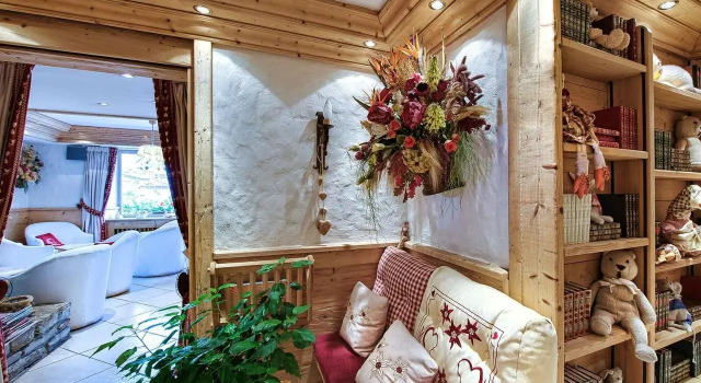 Hotel les Sapins, Забронировать Отель Ла-Клюза Лыжный курорт на озере Анси