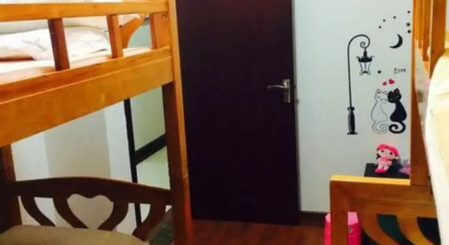 Кровать в общем номере (женский номер) Yi Jia Ren Hostel