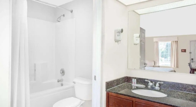 Номер Standard Brentwood Inn & Suites