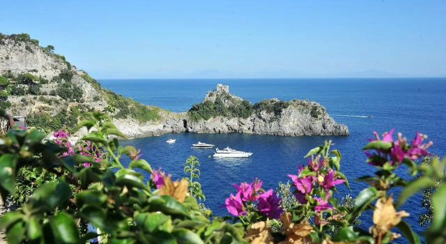 Casa Costiera on the Sea Amalfi Coast (Adults Only), Забронировать Отель Конка-деи-Марини Побережье Амальфи, рядом с Изумрудный грот
