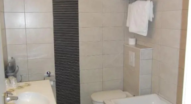 Трёхместный номер Standard Logis Hôtel De La Cloche