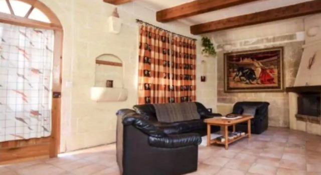 Villa With 3 Bedrooms In Sannat With Wonderful Mountain View Private Pool Enclosed Garden, Varaa Villa Sannat Gozo