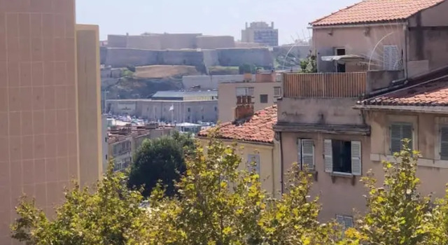 Apartment with One Bedroom in Marseille, with Wonderful City View And Balcony, Забронировать Апартаменты/квартира Отели Марселя с парковкой, рядом с Национальный театр Марселя Ла Крие, Парковка