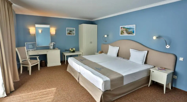 Трёхместный номер Standard с балконом и с видом на парк Sofia Hotel - All Inclusive & Private Beach