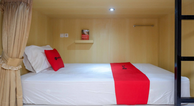 RedDoorz Hostel near Lawang Sewu Semarang, Book Hostel / Vandrerhjem Hostels i Central Java, Hostel / Vandrerhjem