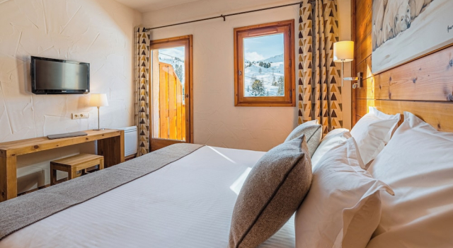 Номер Comfort с балконом и с видом на горы Hôtel Carlina by Les Etincelles