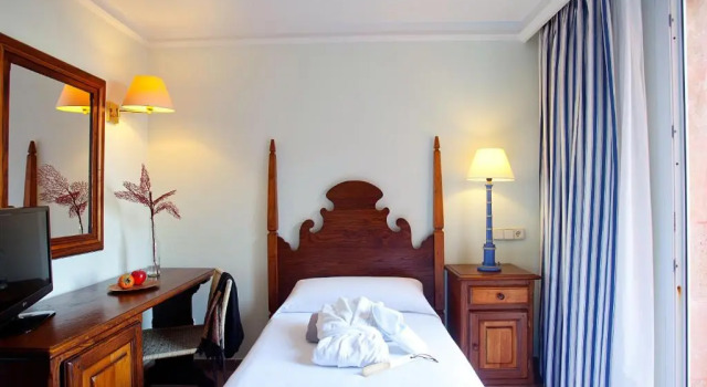 Одноместный номер Standard Hotel Cala Sant Vicenç