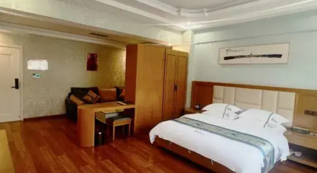 Люкс Rujia China Inn Hotel (Lincang Shuangjiang Abu Gulu)
